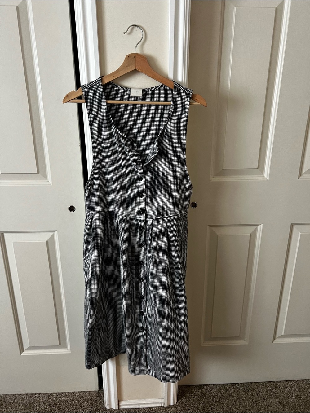 Gorgeous 90’s gingham dress. Super cute and in perfect shape.